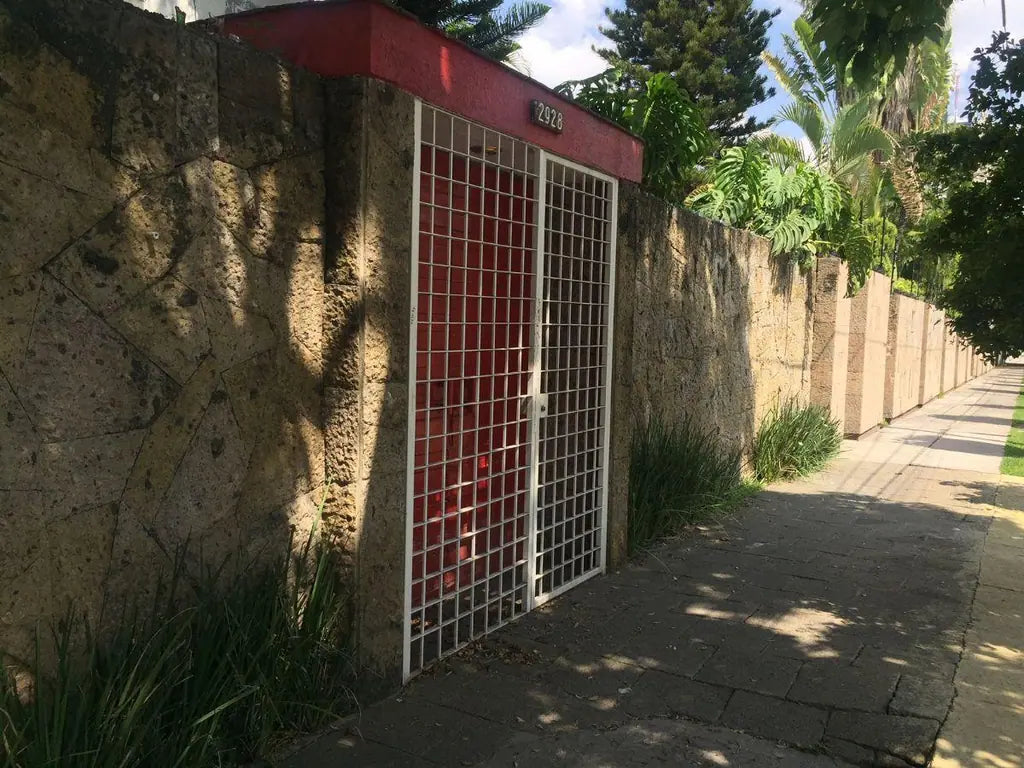 Casa en Venta en Av Lazaro Cardenas, Jardines del Bosque Centro