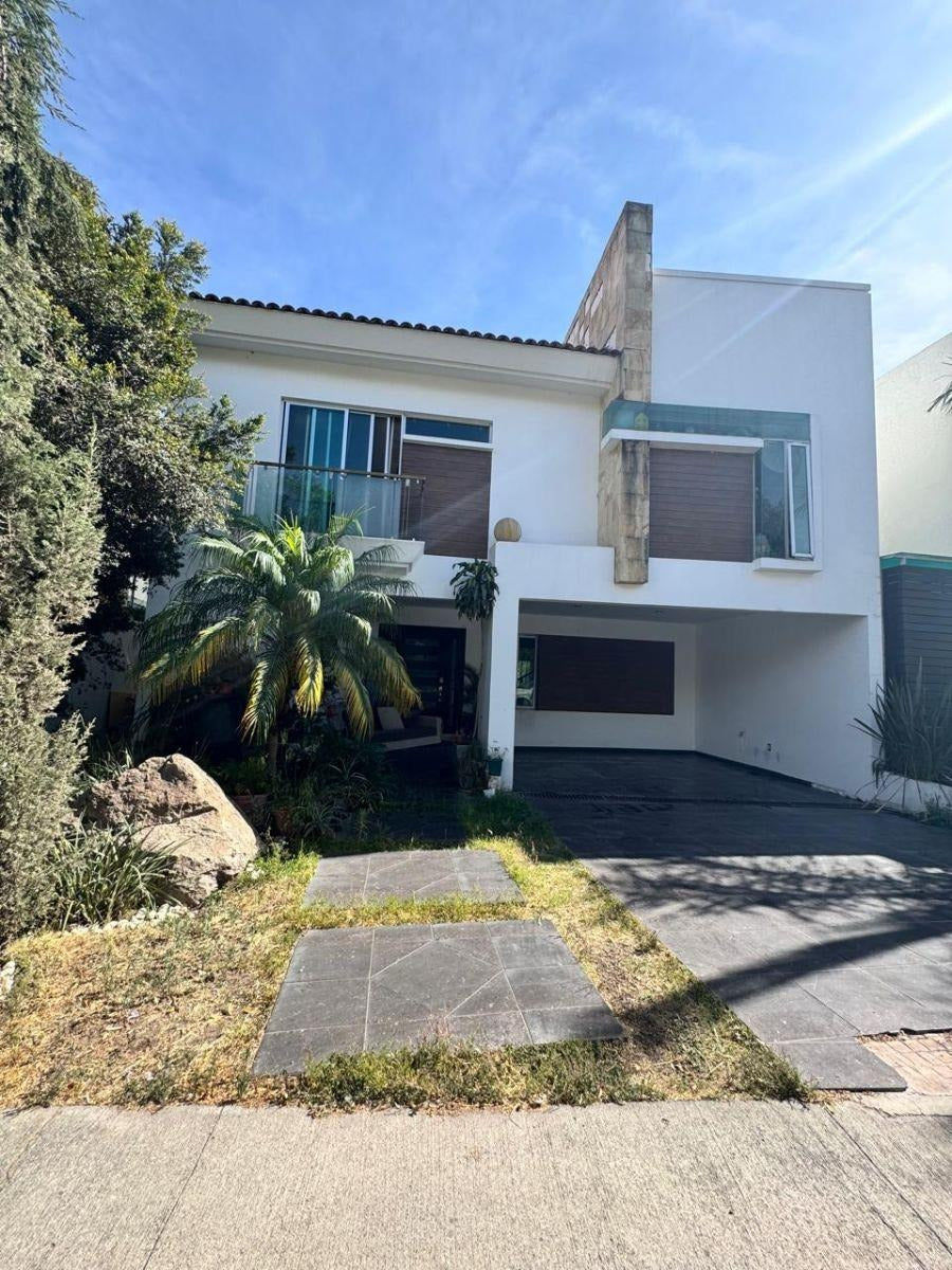 Casa en Venta en El Manantial, Tlajomulco de Zuñiga | 4 Recamaras | 307m