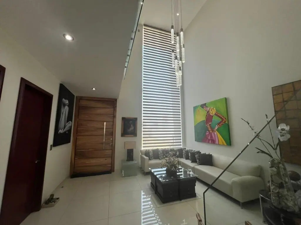 Casa en Venta en Casa Fuerte, Tlajomulco · 4 Rec · Coto · 225 m²