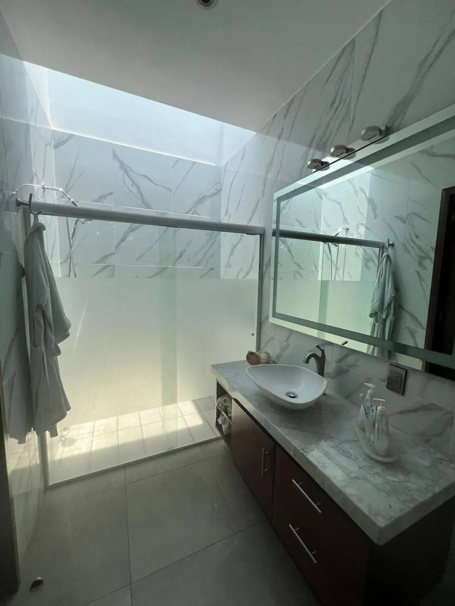 Casa en Venta en Casa Fuerte, Tlajomulco · 4 Rec · Coto · 225 m²