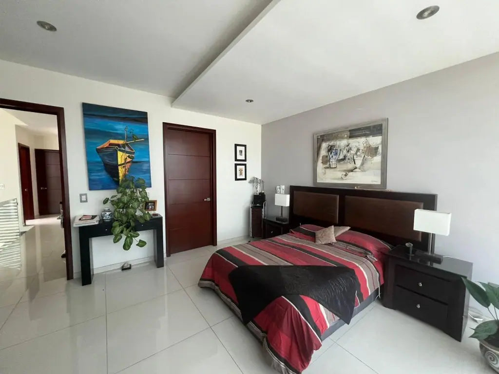 Casa en Venta en Casa Fuerte, Tlajomulco · 4 Rec · Coto · 225 m²
