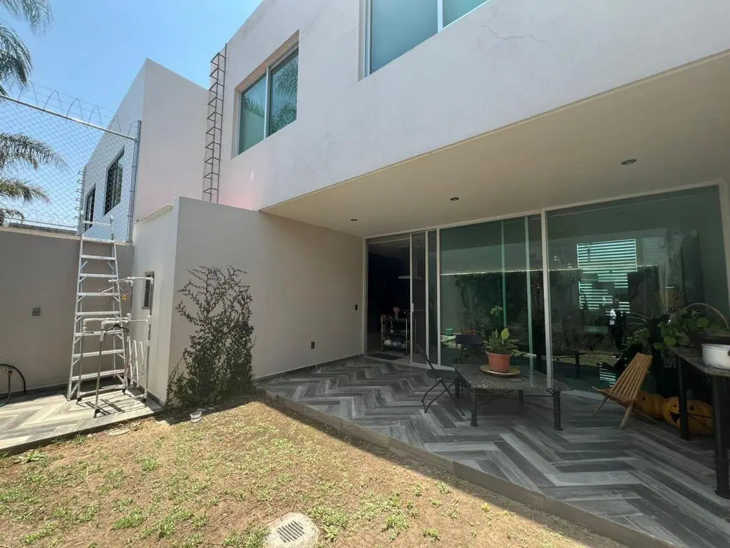Casa en Venta en Casa Fuerte, Tlajomulco · 4 Rec · Coto · 225 m²