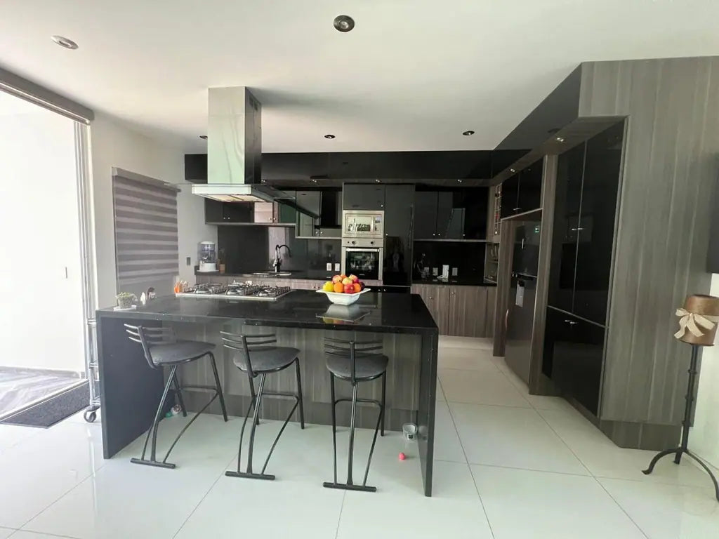 Casa en Venta en Casa Fuerte, Tlajomulco · 4 Rec · Coto · 225 m²