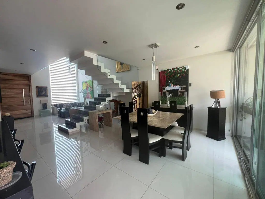 Casa en Venta en Casa Fuerte, Tlajomulco · 4 Rec · Coto · 225 m²